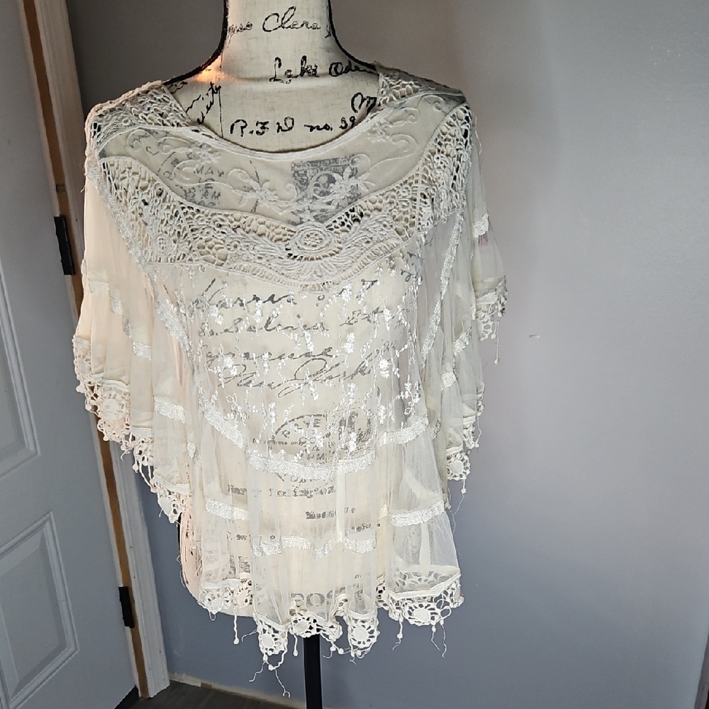 BEAUTIFUL LACE TOP
